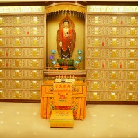 墓地使用年限到期后，续费的标准是怎样的？